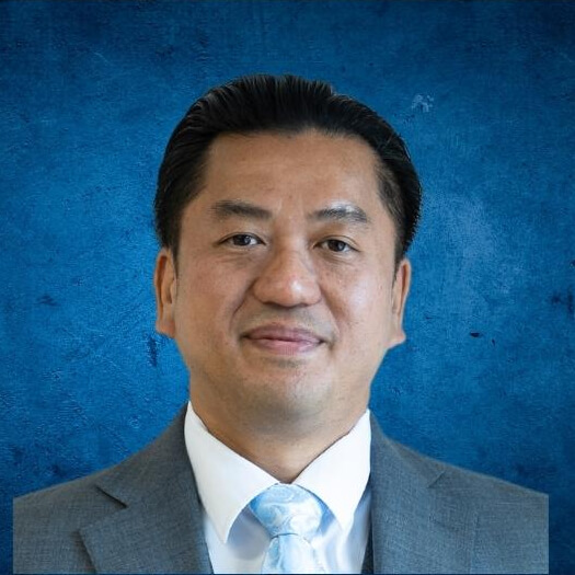 Portrait of Dr. Tim Tran.